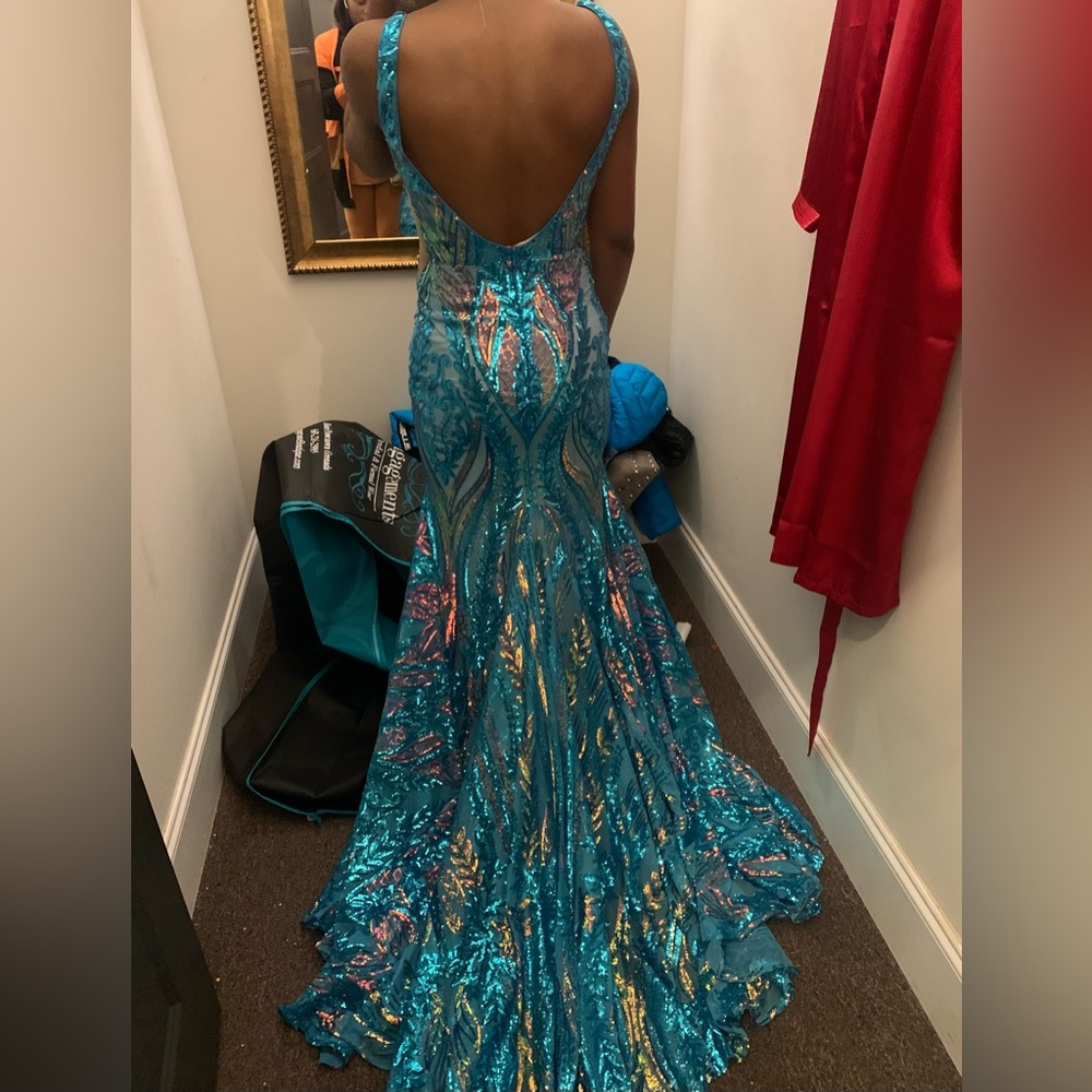 It’s a Jovani dress. It’s practically new. Worn once. No damages.